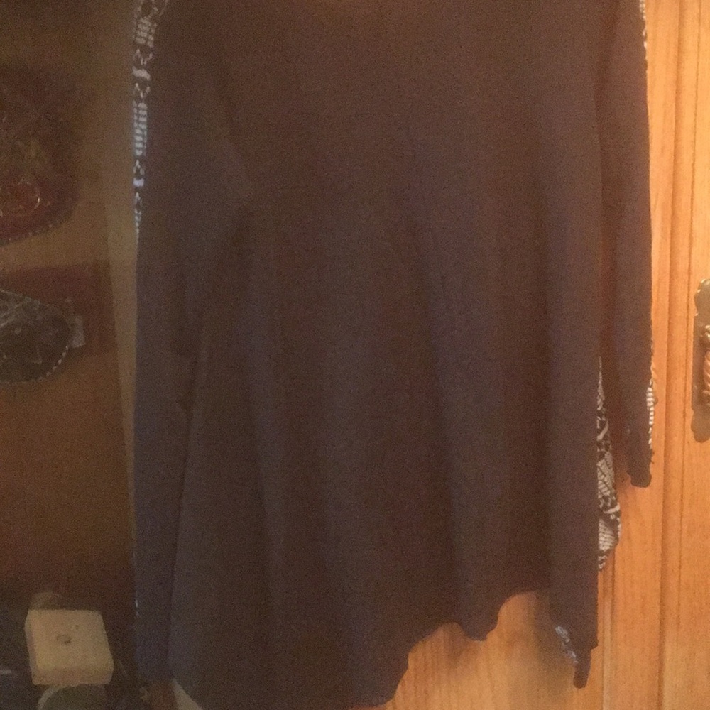 Ladies Top - Picture 2 of 3